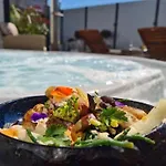 Nocleg ze śniadaniem Cecha &wellness 4*