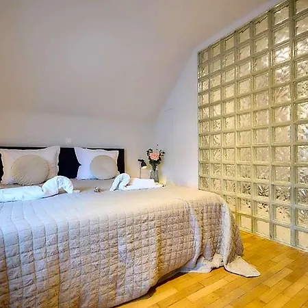 Cecha &wellness Oda ve Kahvaltı 4*